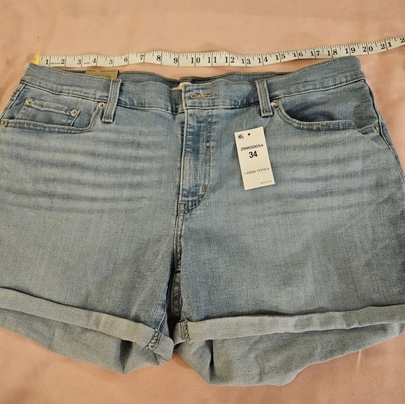 Levi's Pants - Levi’s Mid-Length Shorts - NWT